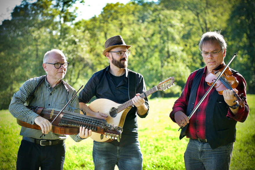 trio-b.jpg trio-b.jpg